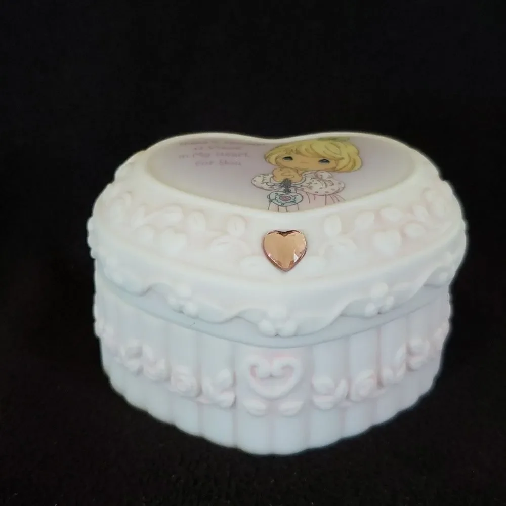 2003 Precious Moments Club Exclusive Porcelain Trinket Box Heart Shaped #111768